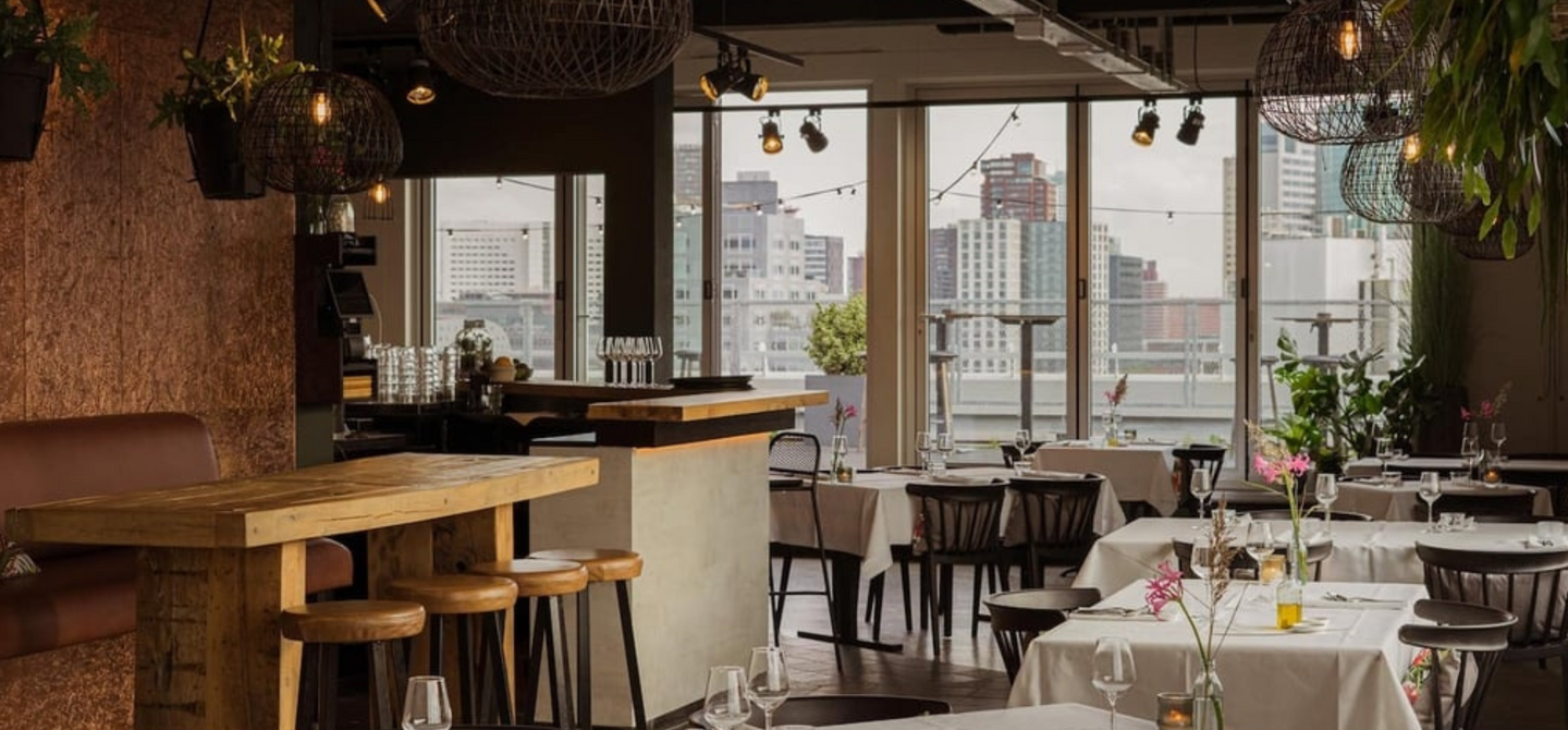 [SKY HIGH] op deze dakterrassen in Rotterdam wil je een avond doorbrengen