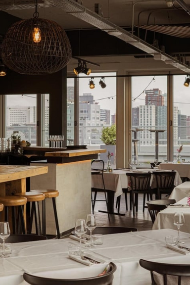 [SKY HIGH] op deze dakterrassen in Rotterdam wil je een avond doorbrengen