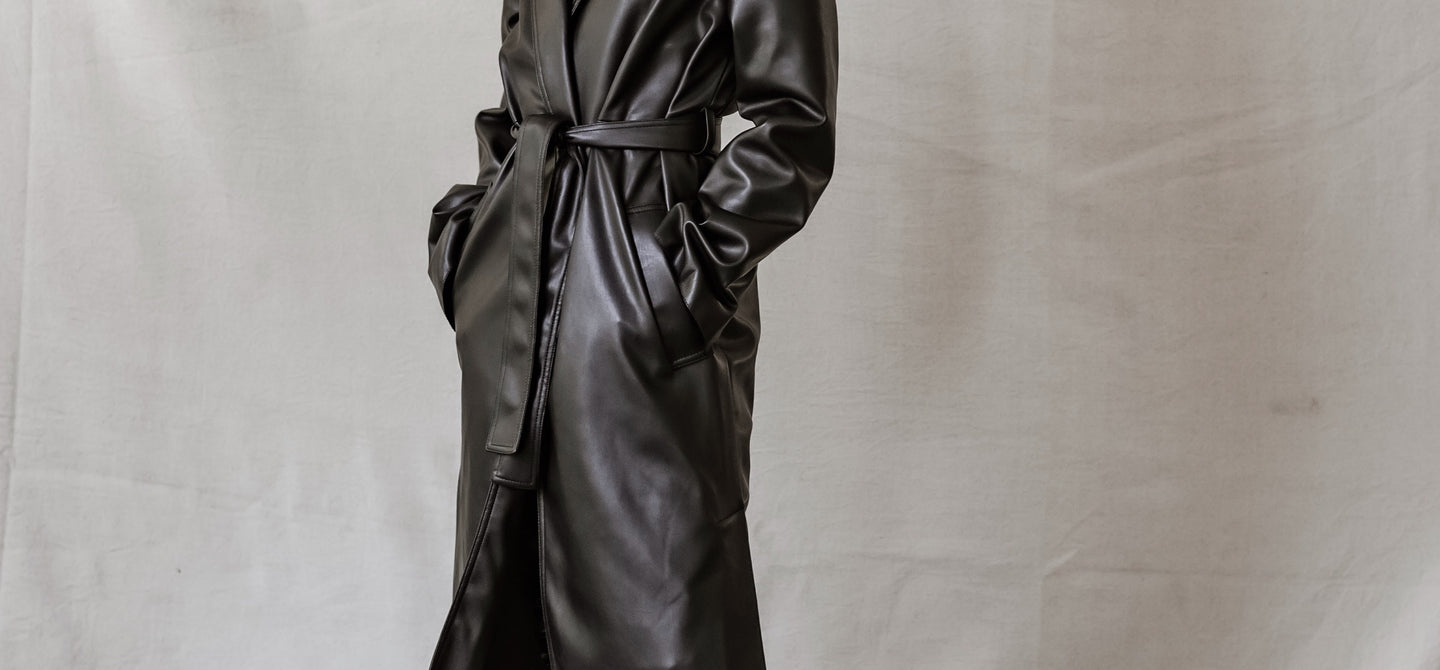 [HOT HOT HOT] De leatherlook trenchcoat