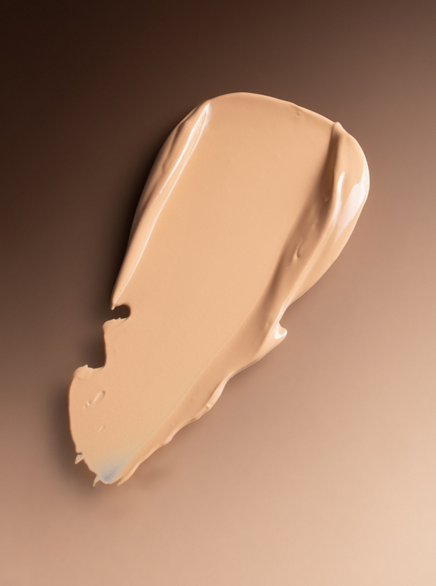 OGB Miracle Skin Tint Light: swatch van de skin tint in Light