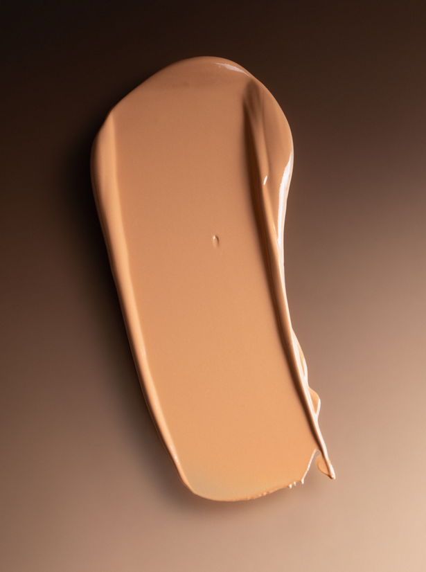 OGB Miracle Skin Tint Medium: swatch van de skin tint in Medium